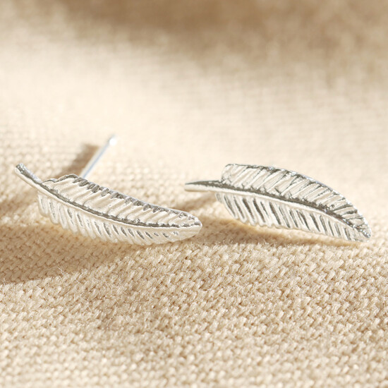 delicate-silver-feather-stud-earrings-0v8a0101-550×550